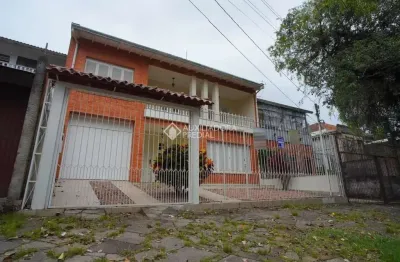Casa com 3 quartos para alugar na Rua Aldrovando Leão, 341, Vila Jardim, Porto Alegre, 288 m2 por R$ 4.900