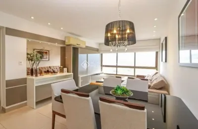 Apartamento com 3 quartos para alugar na Rua Guararapes, 193, Petrópolis, Porto Alegre, 79 m2 por R$ 7.840