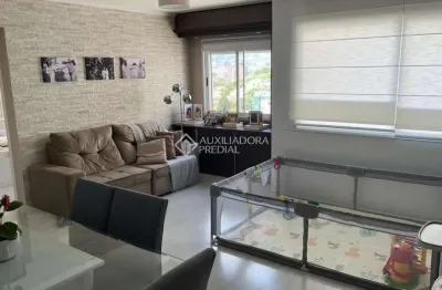 Apartamento com 2 quartos para alugar na Avenida Dom Cláudio José Gonçalves Ponce de Leão, 240, Vila Ipiranga, Porto Alegre, 65 m2 por R$ 3.500