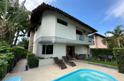 Casa com 3 quartos para alugar na rua dos amborés, 206, jurerê internacional, florianópolis, 288 m2 por r$ 18.000