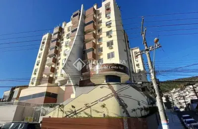Apartamento com 2 quartos para alugar na avenida governador jorge lacerda, 1835, costeira do pirajubaé, florianópolis, 69 m2 por r$ 3.900