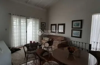 Casa em condomínio fechado com 2 quartos para alugar na josé antônio tonolli, 97, monte cristo, florianópolis, 75 m2 por r$ 3.950