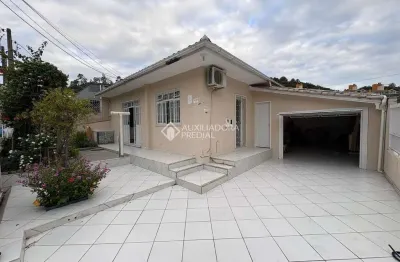 Casa em condomínio fechado com 3 quartos para alugar na rua júlia costa, 400, saco dos limões, florianópolis, 128 m2 por r$ 4.600