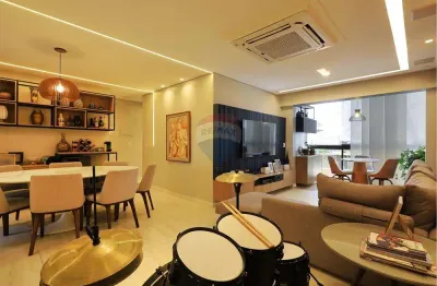 Lindo apartamento de 4 quartos, sendo todos suítes. dependência completa, cozinha, varanda e sala de 3 ambientes. 2 vagas de garagem cobertas
