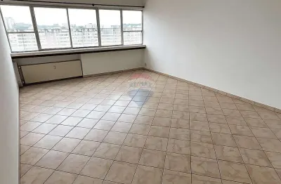 Apartamento de 120m com 3 quartos, sendo 1 suíte. dependência completa e 1 vaga de garagem coberta.