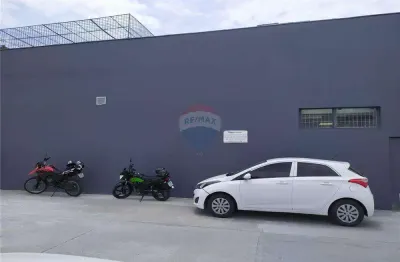 Área com repasse de locação de uma agência do banco itaú. e uma loja de colchões.