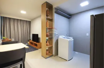Flat mobiliado, equipado e decorado com 32m quadrados. sala de jantar, sala de tv, cozinha, área de serviços e quarto suíte. 1 vaga de garagem.