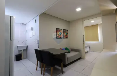 Flat mobiliado, equipado e decorado com 28m quadrados. cozinha, quarto suíte, área de serviço e sala. 1 vaga de garagem coberta.