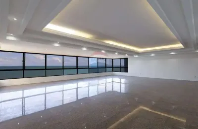 Apartamento com 370m quadrados, com 4 quartos sendo 2 suítes e uma com closet, 4 vagas de garagem, 2 dependências de empregados. lazer completo.