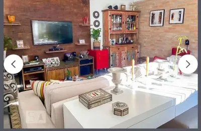 Casa grande, charmosa, entre o metrô conceição e jabaquara