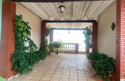 Linda casa à venda ou locação  na rua professor nicolau piragini 131