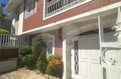Casa com 3 quartos à venda na Rua Alberto Baccarat, 65, Boqueirão, Santos