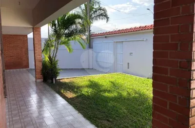Casa com 3 quartos à venda na Rua dos Cravos, 293, Solemar, Praia Grande