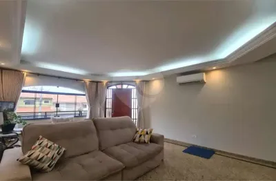 Casa com 3 quartos à venda na Rua Caruso, 194, Vila Alpina, São Paulo