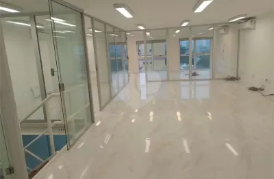 Sala comercial à venda no Real Parque, São Paulo 