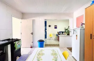 Casa com 2 quartos à venda na Capanema, 504, Coroados, Guaratuba