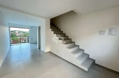 Casa geminada com 2 suítes no bairro anita garibaldi