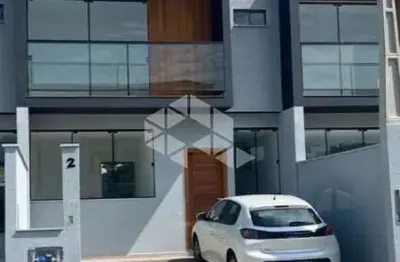 Excelente geminado a venda com 3 quartos sendo 2 suítes no jardim sofia