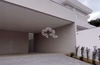 Casa a venda com 4 quartos sendo 2 suítes no bairro glória