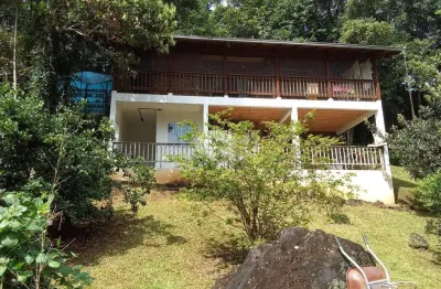 Pra quem quer viver junto a natureza temos uma chácara que oferece conforto praticidade e muito do que a natureza oferece!