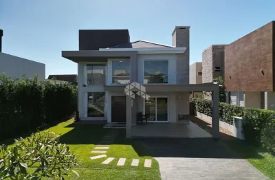 Sobrado com 5 dormitórios, 2 vagas, no condomínio villaggio atlântida, xangri-lá/rs