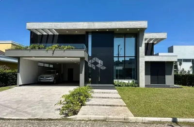 Sobrado com 4 suítes, garagem coberta para 02 carros, em atlântida sul/rs!