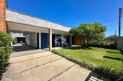 Casa térrea 4 suítes , garagem para 02 carros coberta, 4 quadras do mar - xangrila