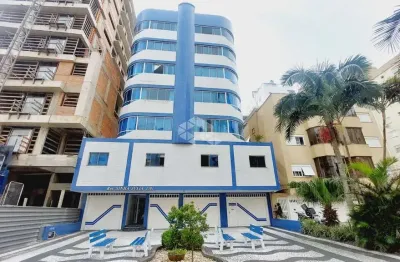 Apartamento 01 dormitório, mobiliado, próximo a praça flávio boianovski, em capão da canoa/rs.