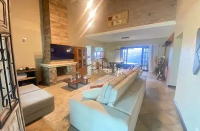 Casa térrea 3 dormitórios, 1 suíte,  mobiliada com piscina, em atlantida
