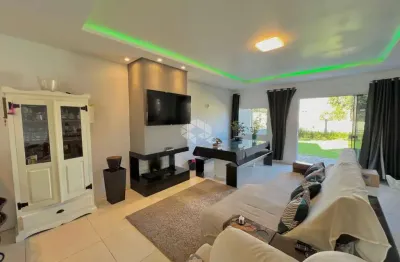 Excelente casa no centro de xangri-lá, 3 dormitórios com lareira