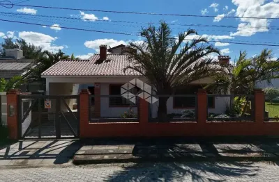 Casa com 03 dormitórios sendo 02 suítes e com anexo nos fundos em Noiva do mar.