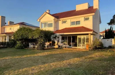 Residência exclusiva com vista para o lago e campo de golfe - alto padrão e sofisticação em cada detalhe