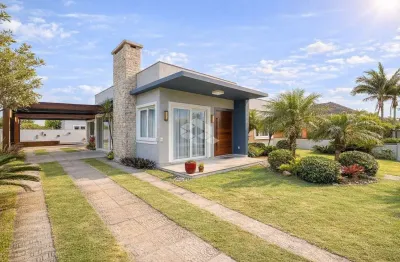 Casa térrea 4 suíte mobiliada, pátio amplo com ofurô, vaga para 5 carros em Atlântida em Xangri-lá