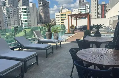 Apartamento 04 quartos sendo 04 suítes e 03 vagas de garagem.