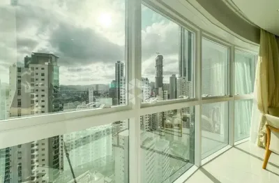 Apartamento com 3 quartos, 3 suítes e 2 vagas de garagem.