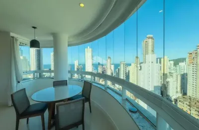 Apartamento com 3 quartos , 3 suítes e 2 vagas de garagem.