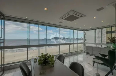 Apartamento com 3 quartos, 3 suítes e com 4 vagas de garagem