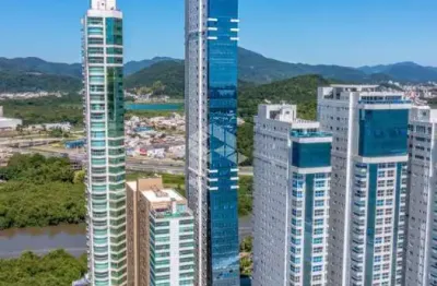 Apartamento frente mar 4 suítes 4 vagas 1 por andar em balneário camboriú
