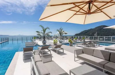 Apartamento frente mar 4 suítes 4 vagas 1 por andar em balneário camboriú