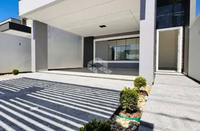 Casa em tijucas, 3 dormitórios sendo 1 suíte, com 2 vagas de garagem