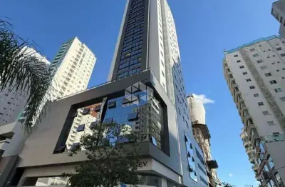 Apartamento novo com  4 suítes e 3 vagas no centro de balneário camboriú