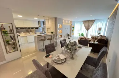 Apartamento com 3 suítes e 3 vagas de garagem em Balneário Camboriú centro