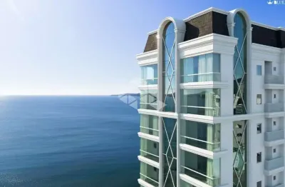 Apartamento quadra mar com 3 suítes e 2 vagas de garagem em itapema