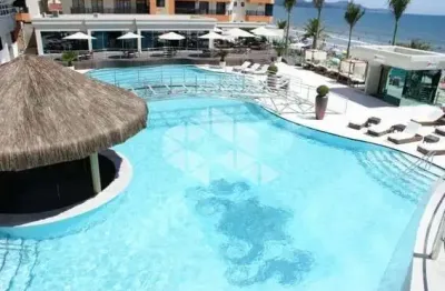 Apartamento com 4 suítes e 3 vagas de garagem em itapema condomínio pé na areia