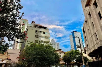 Apartamento 03 dormitórios , sendo 01 suíte e 1 vaga de garagem