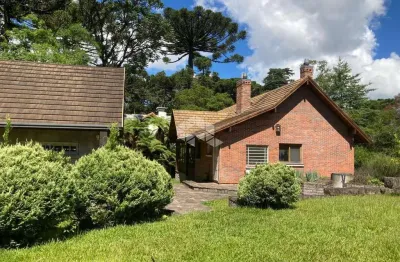 Casa em 2 terrenos totalizando 3.004 m2 com potencial para incorporação