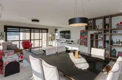 Cobertura com 3 suítes e 4 vagas de garagem, 384 m2
