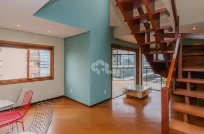 Cobertura duplex semimobiliada, 202 m2, 2 dormitórios sendo 1 suíte, vista para o guaíba