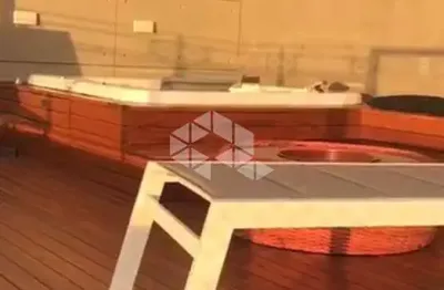 Excelente cobertura de frente para o guaíba com 3 dormitórios e 2 vagas