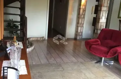 Cobertura em excelente localização ao lado do comercial zaffari, este imóvel tem 2 dormitórios sendo 1 suíte